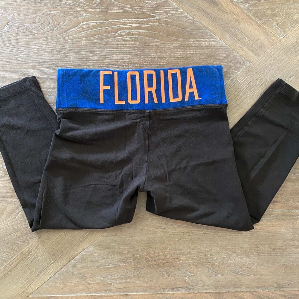 VS PINK CAPRI LEGGINGS - Picture 2 of 2